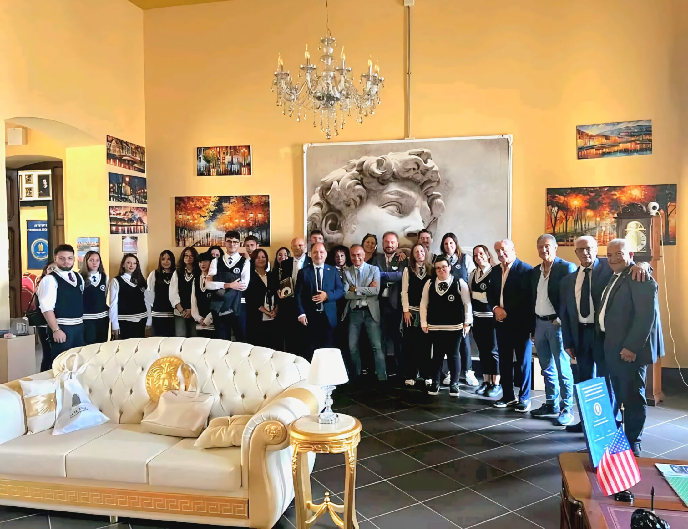 Studenti e docenti dell’Istituto Criminologia.it al termine dell’incontro con Domenico Scordino e Nicola Catanese