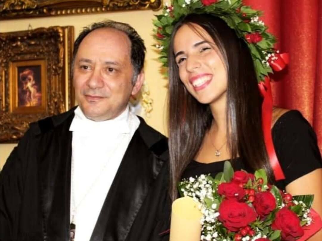 Antonella Defina, laureata all'Istituto Criminologia.it e ufficiale della Marina Militare, insieme al Prof. Saverio Fortunato